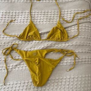Monday Swimwear Bikini - Size V/L